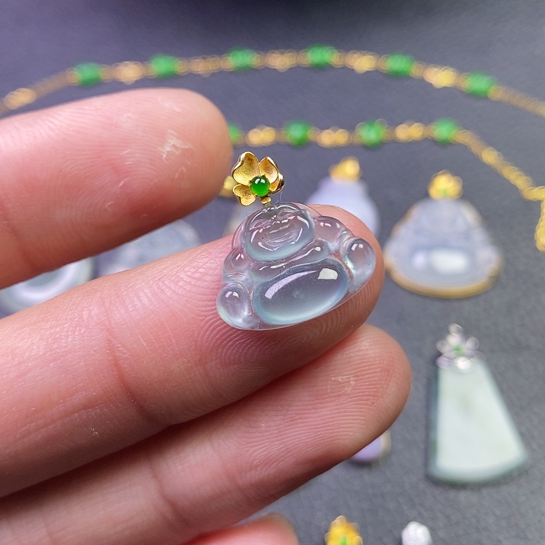 颈饰18K金镶嵌翡翠