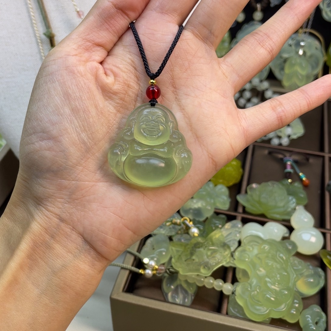 蛇纹石玉未镶嵌颈饰