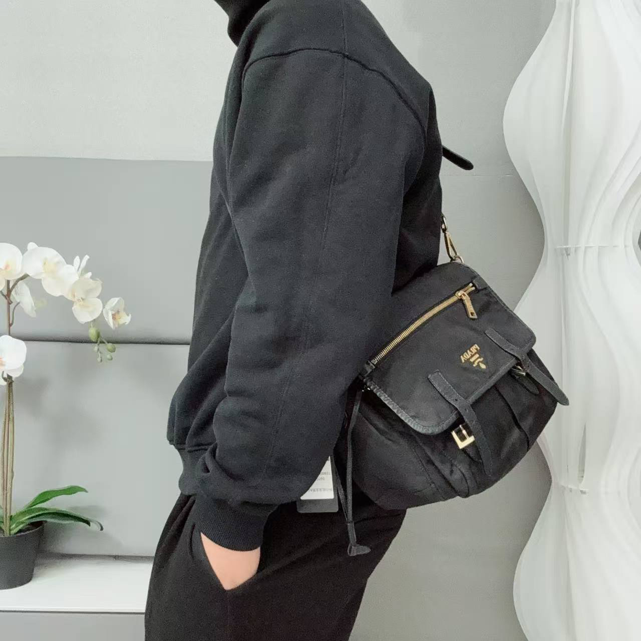 95新 Prada/普拉达 【冰】黑色斜挎邮差包