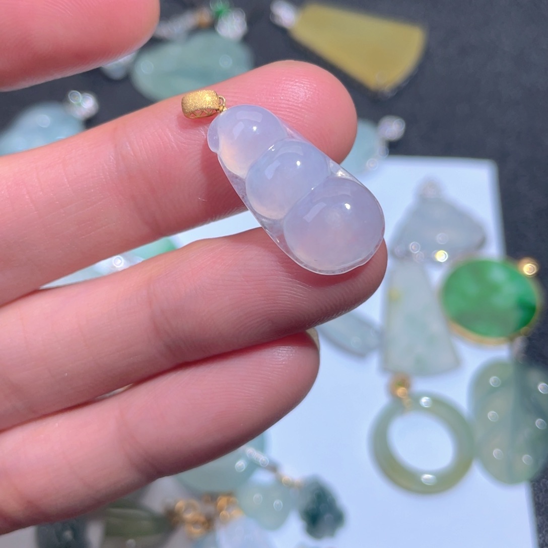 翡翠颈饰18K金镶嵌翡翠