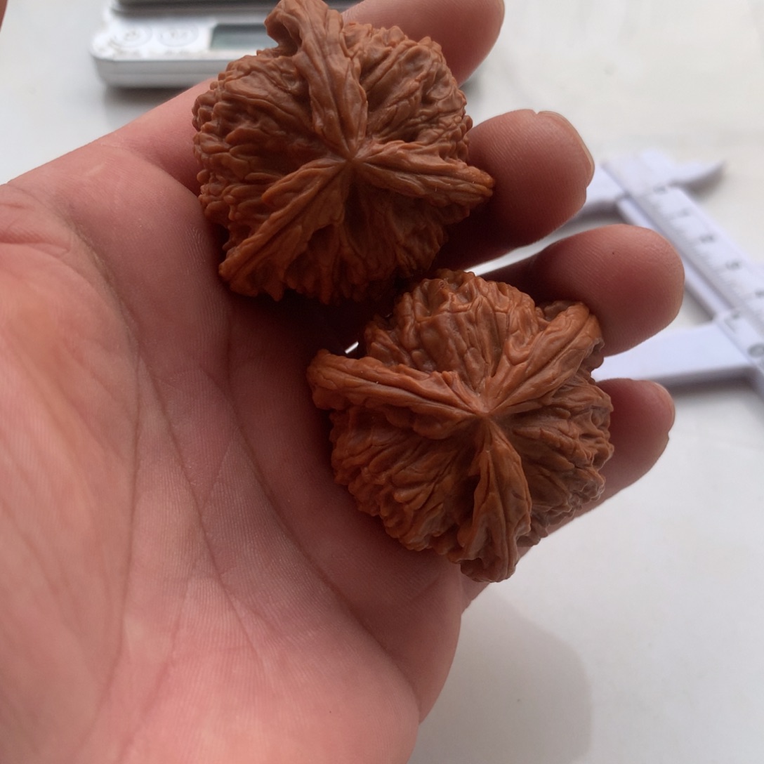 V***e吊坠文玩核桃三棱