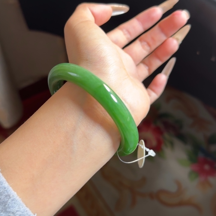 和田玉未镶嵌手镯辣绿圆条57.2