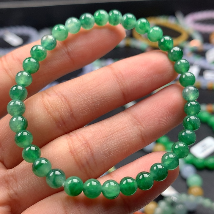 翡翠手镯未镶嵌卡