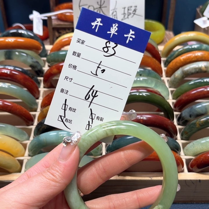 蛇纹石玉手镯未镶嵌才**金