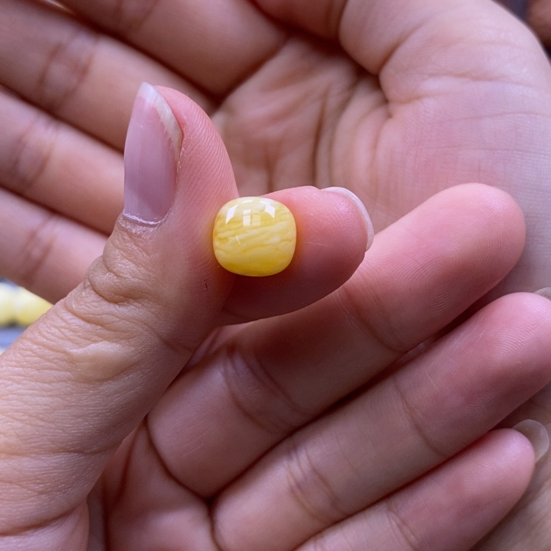 琥珀未镶嵌珠宝奇石小*哥