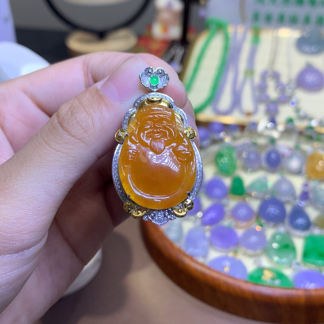 翡翠18K金镶嵌颈饰翡翠