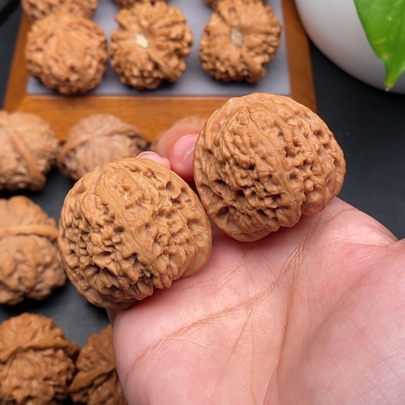 【闪购商品】文玩核桃把件南江全品38