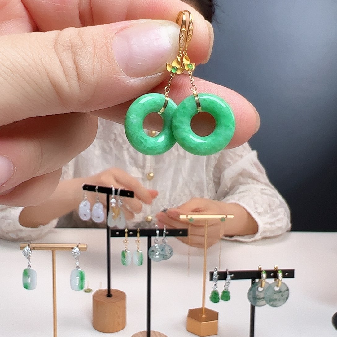 翡翠18K金镶嵌耳饰天然翡翠