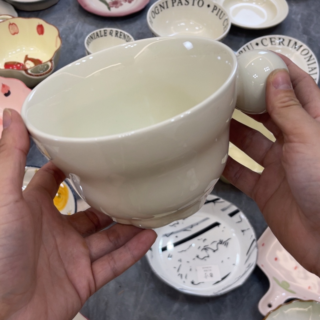 陶瓷微瑕餐具介意勿拍，满18飞！