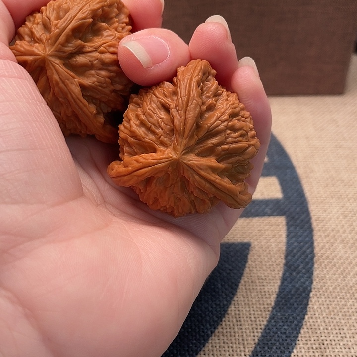 小***学文玩核桃吊坠白狮子