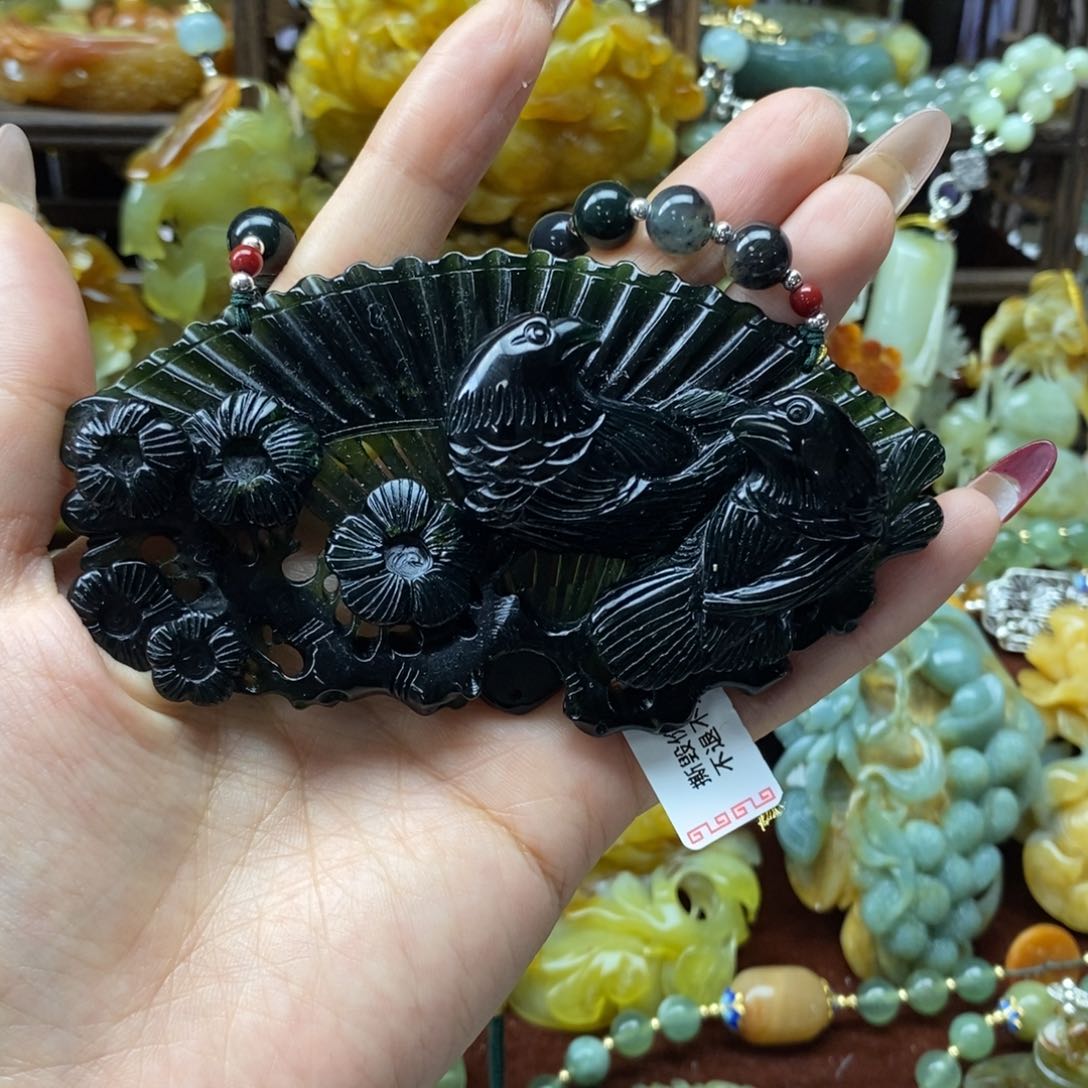 蛇纹石玉挂件未镶嵌