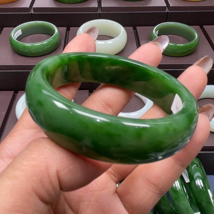 和田玉（碧玉）未镶嵌手镯