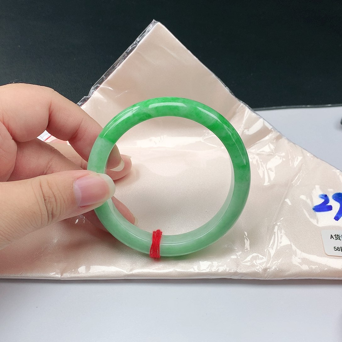 翡翠手镯未镶嵌翡翠063