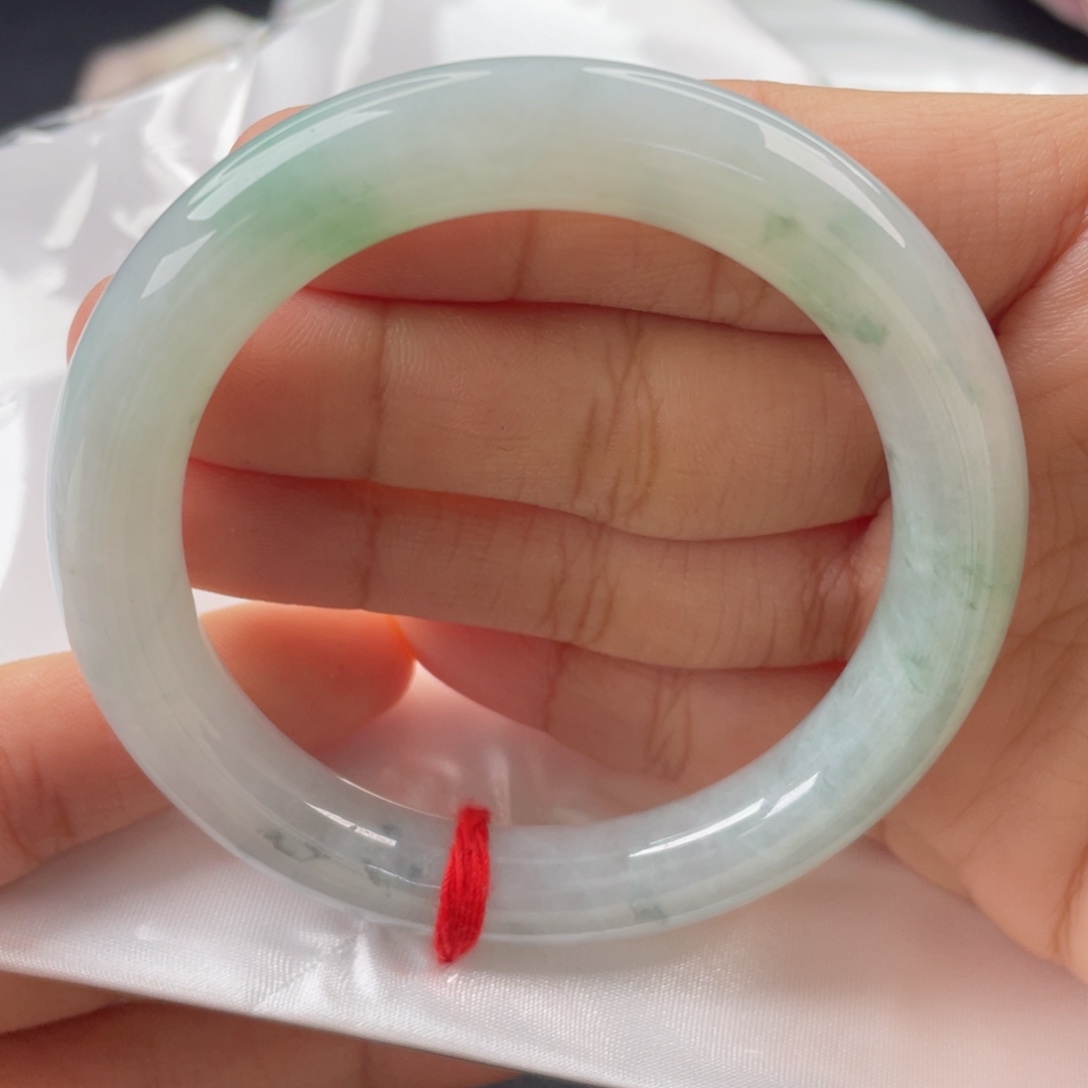 翡翠手镯（圆镯）未镶嵌53圈