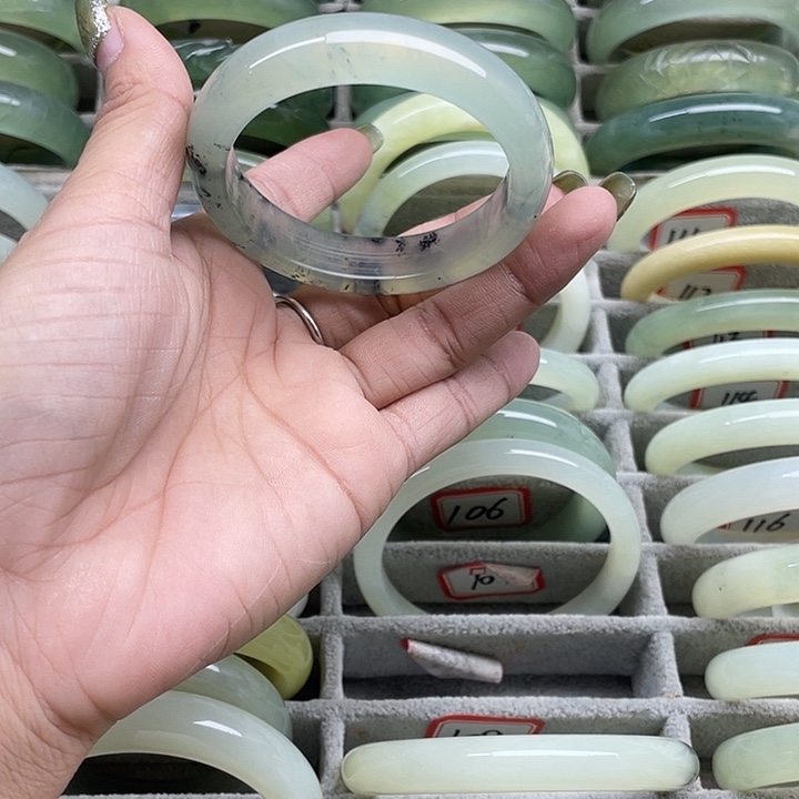 蛇纹石玉未镶嵌手镯108