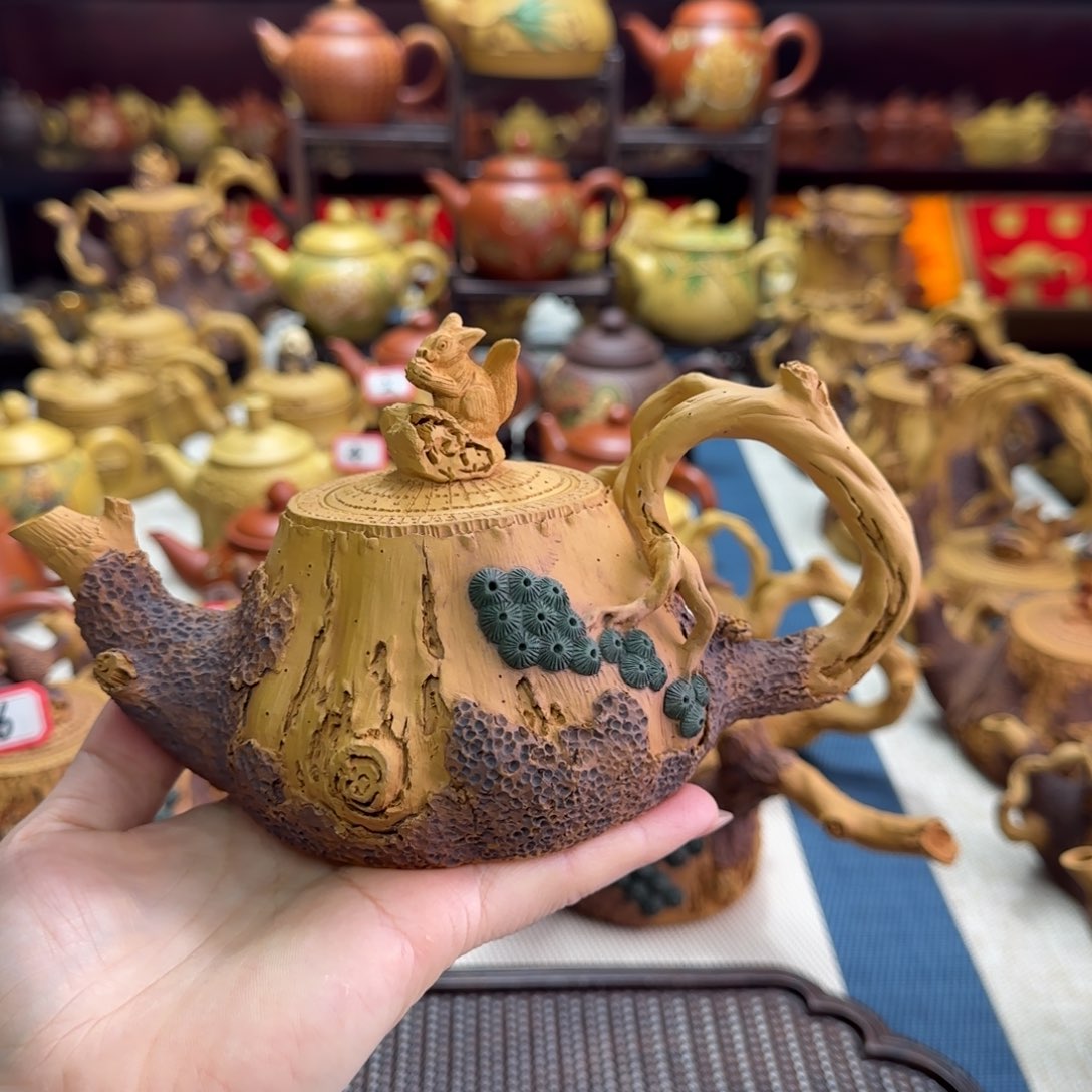 茶壶段泥树桩松鼠