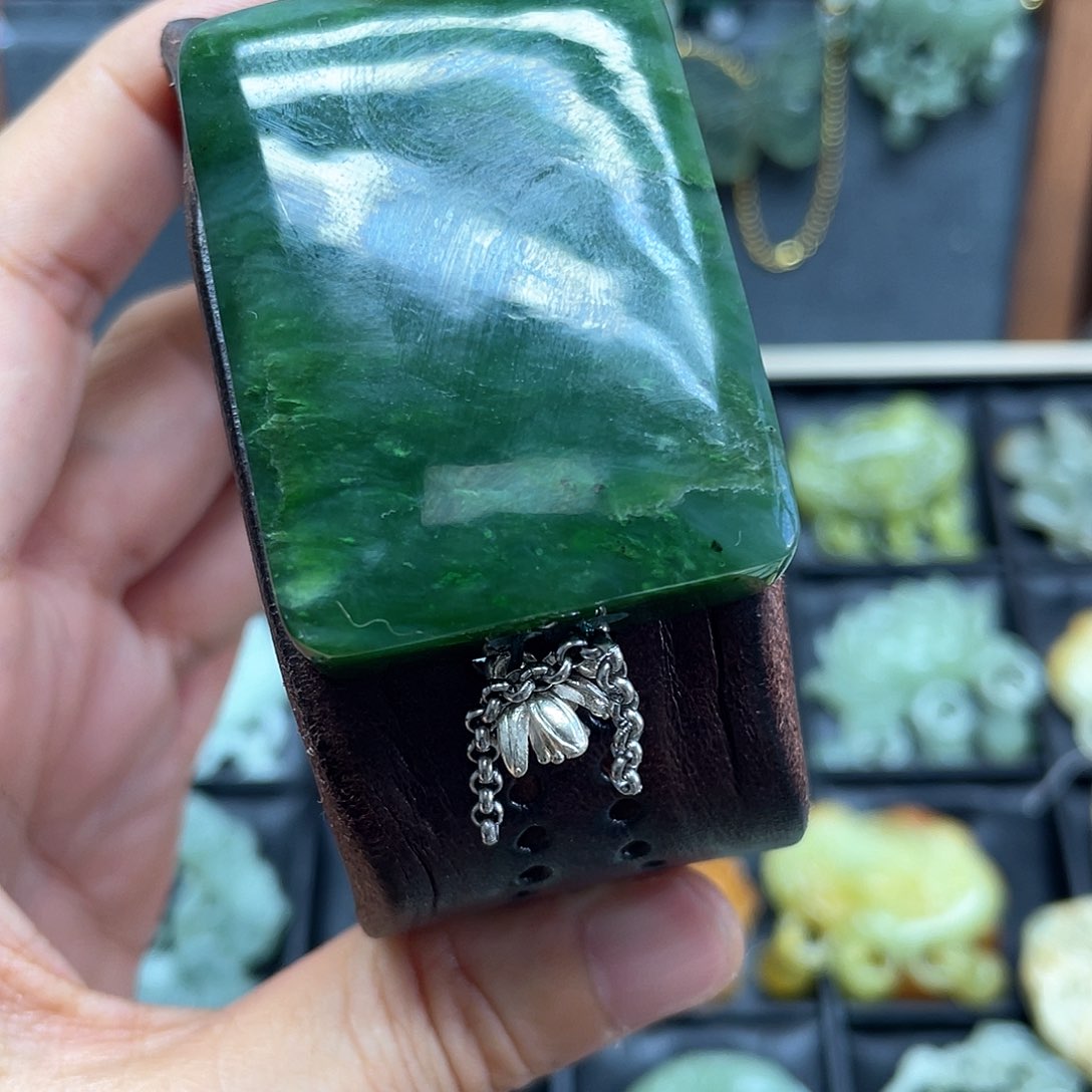 蛇纹石玉未镶嵌颈饰心****