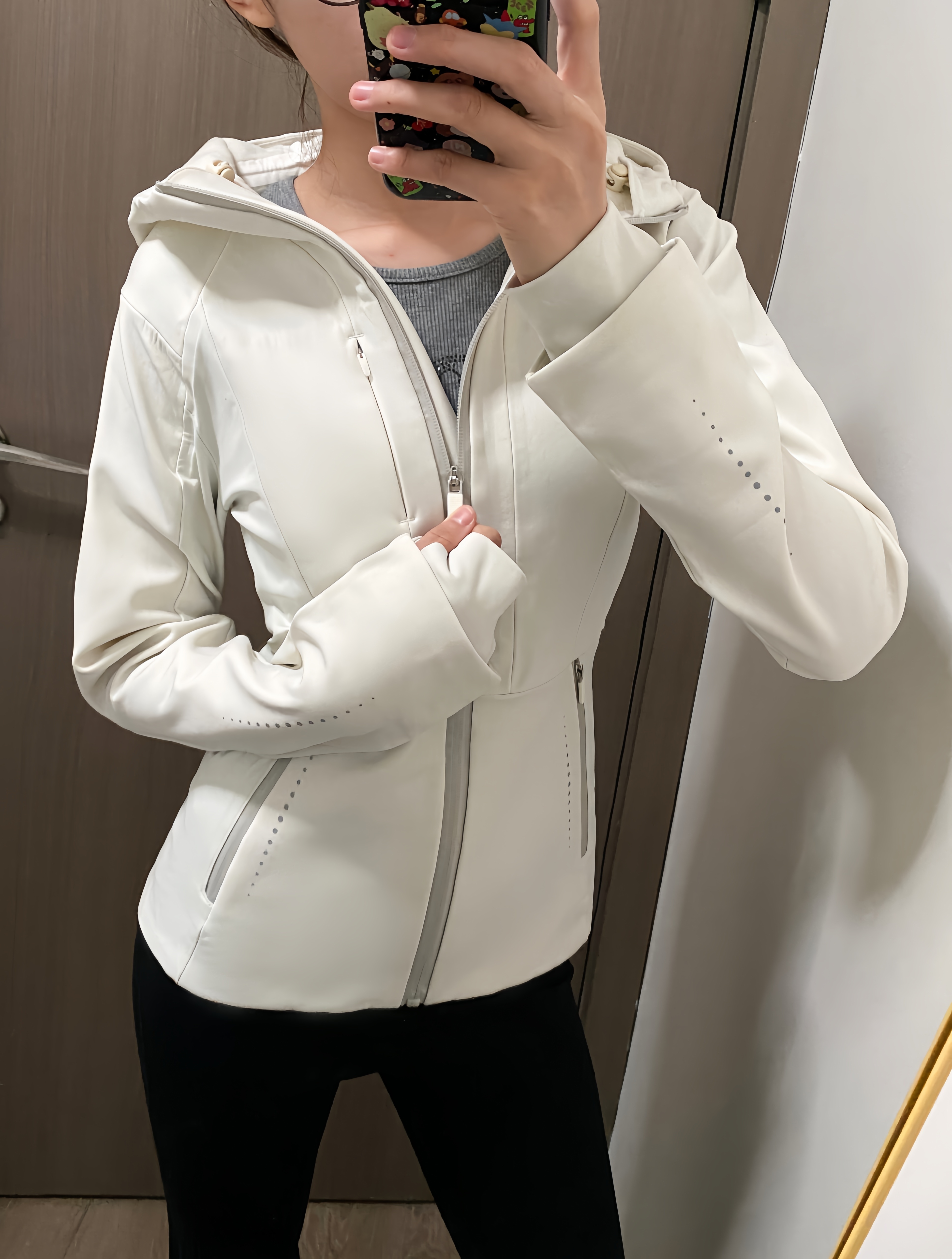 【冲锋衣】秋冬新款防水防风加绒连帽修身显瘦软壳冲锋衣女户外徒步