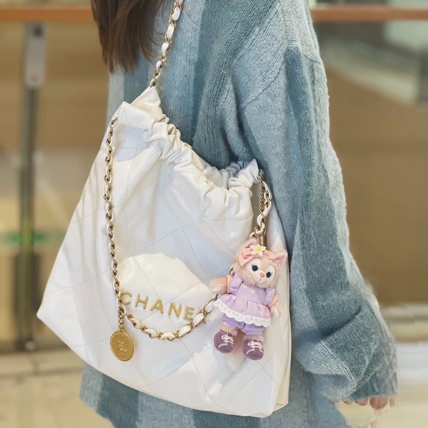 99新 Chanel/香奈儿  22bag中号白色金扣牛皮单肩包 芯片款/97633