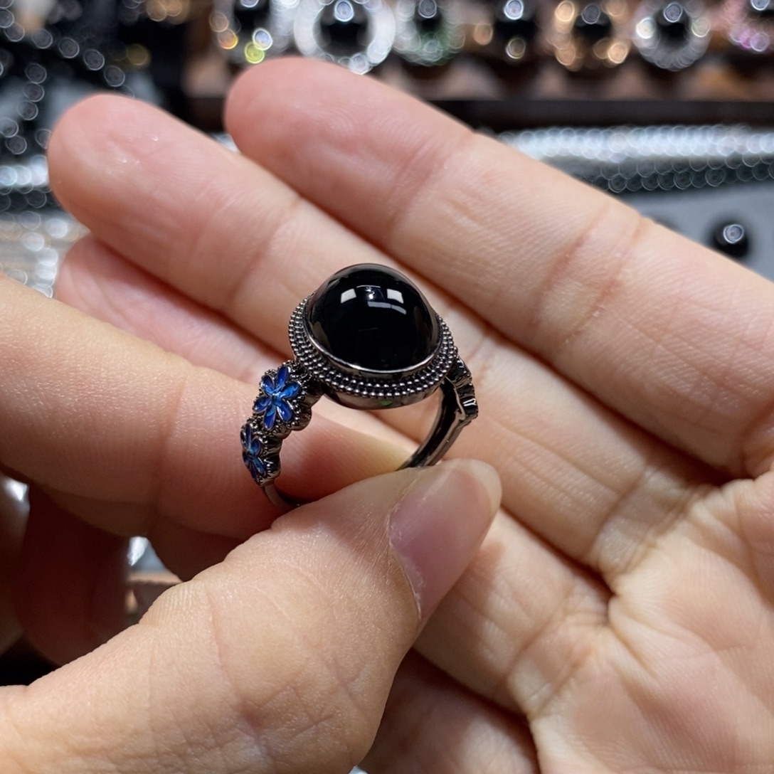 翡翠18K金镶嵌戒指