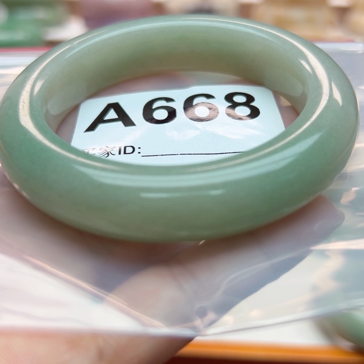 要***点石英岩玉手镯未镶嵌