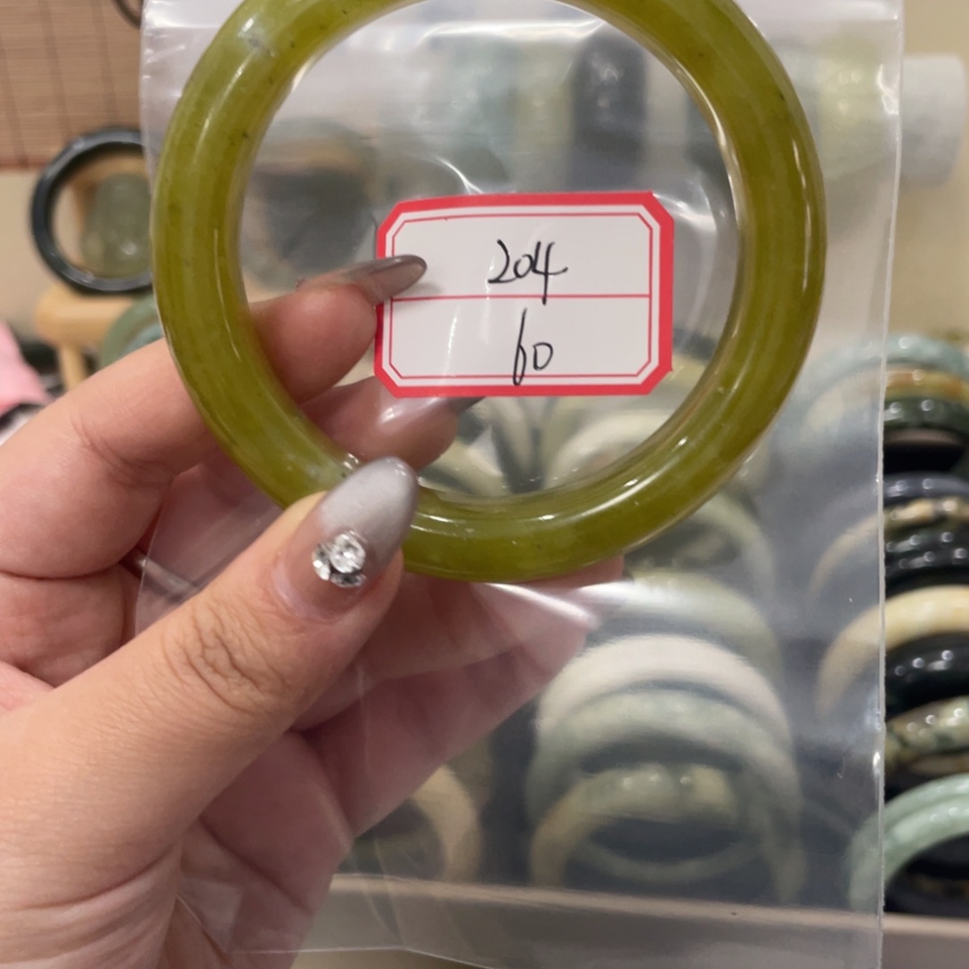 蛇纹石玉手镯未镶嵌