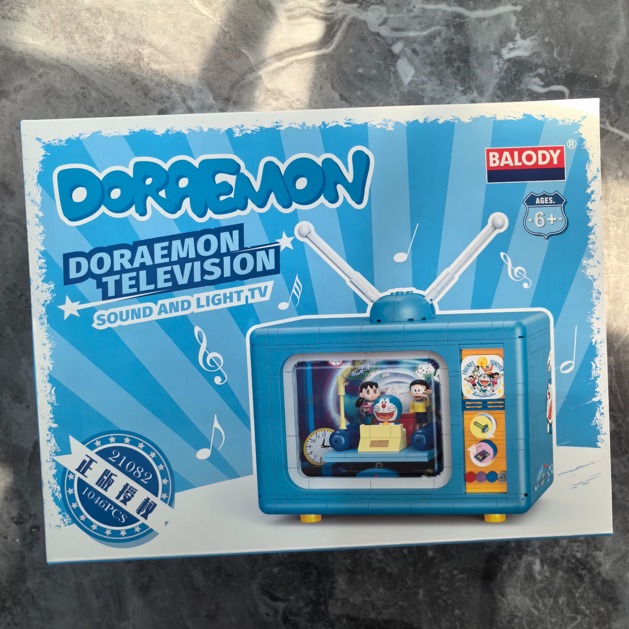 潮玩品积木哆啦A梦电视机摆件