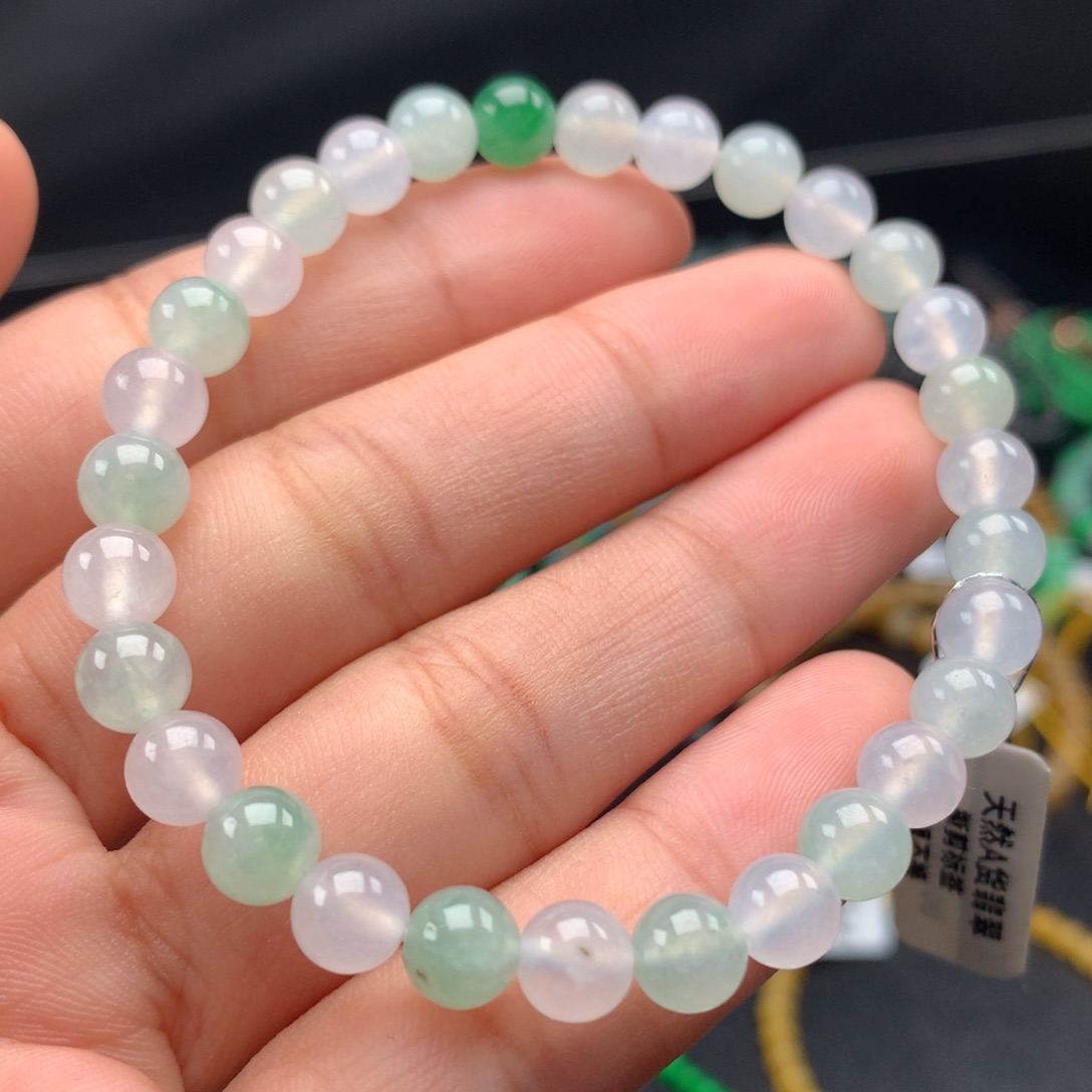翡翠手镯未镶嵌卡
