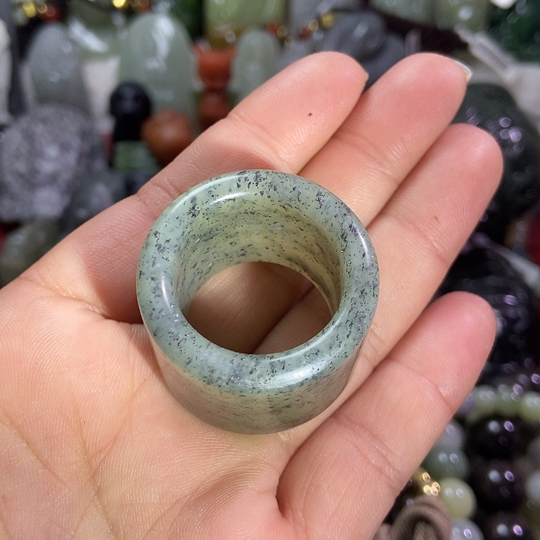 和田玉（糖玉）颈饰未镶嵌