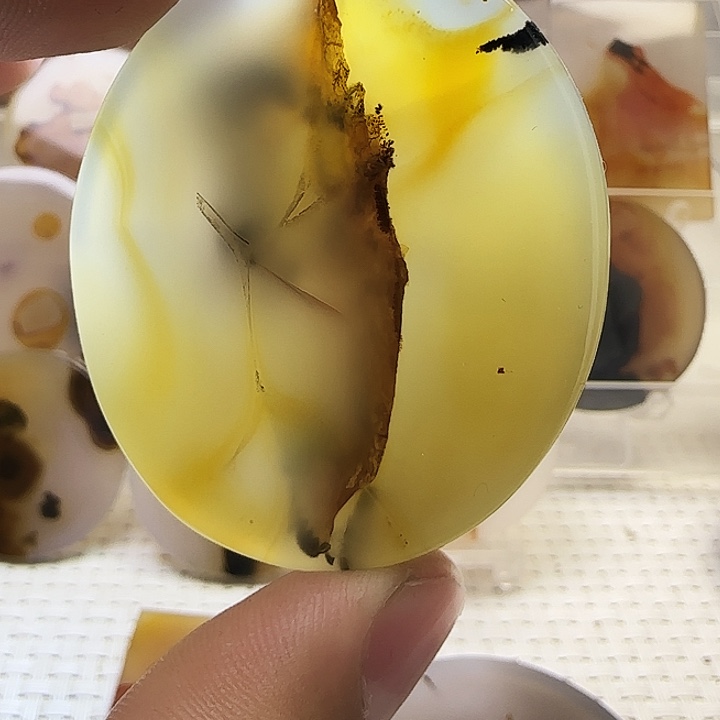 玛瑙/玉髓未镶嵌珠宝奇石