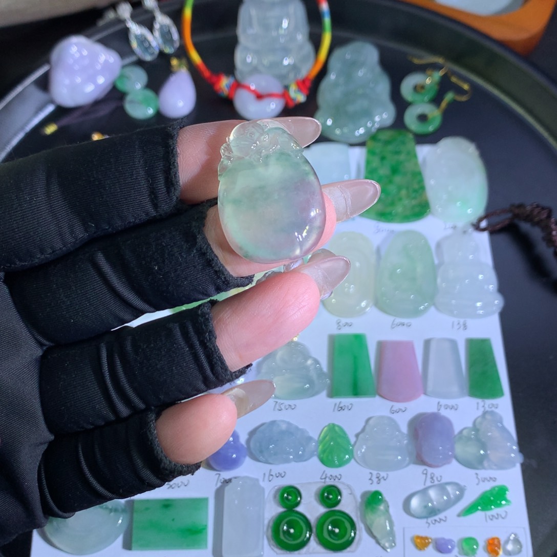 翡翠未镶嵌吊坠(不含链)猴子抱桃