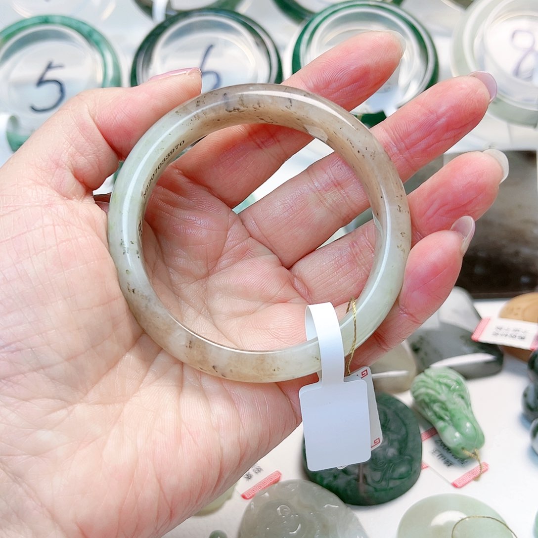 独山玉手镯未镶嵌