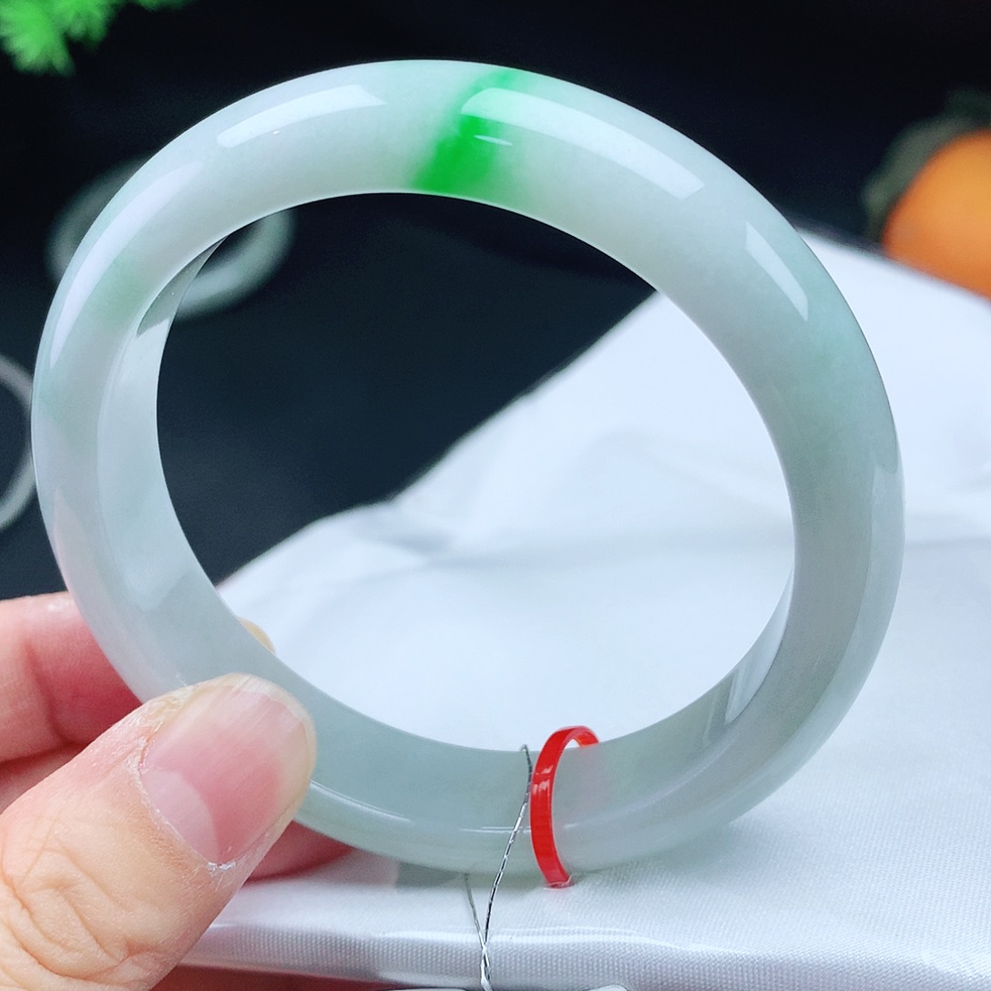 翡翠手镯未镶嵌56圈