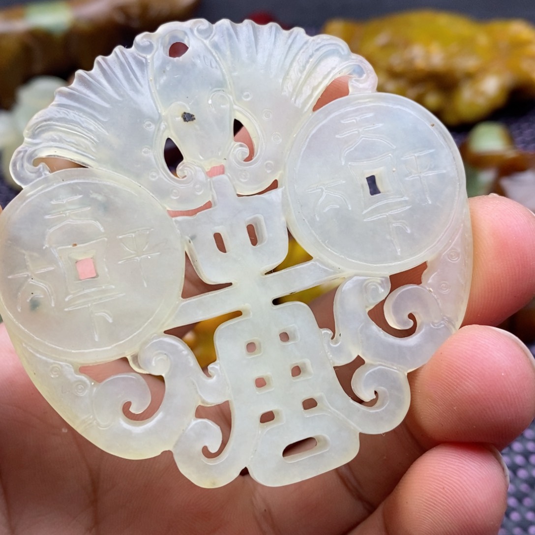 蛇纹石玉颈饰未镶嵌