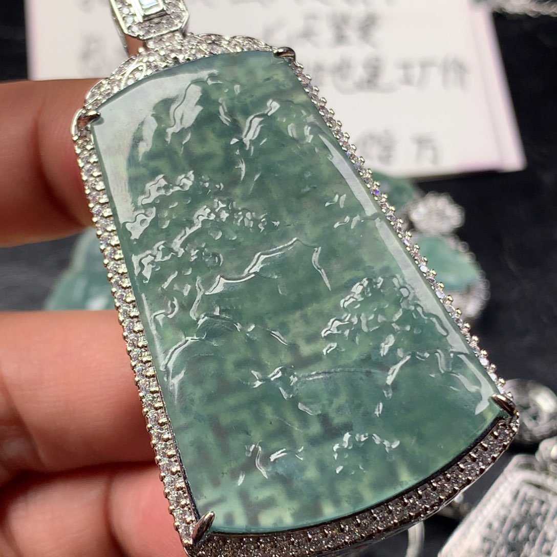 颈饰未镶嵌翡翠大山水