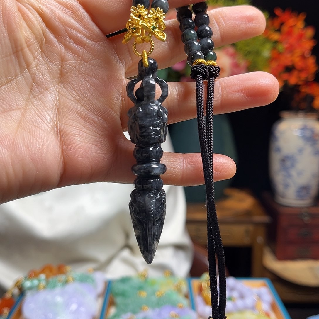 翡翠颈饰未镶嵌天然翡翠