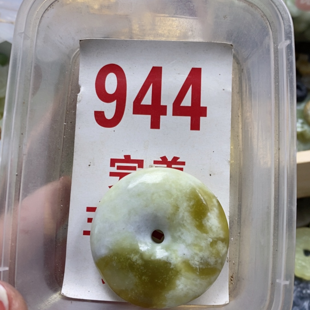 蛇纹石玉未镶嵌挂坠