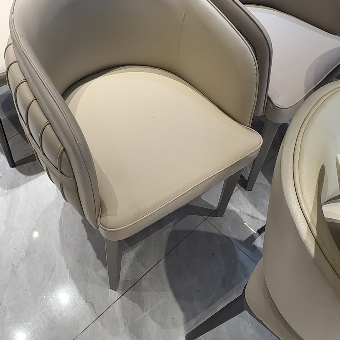 B209,浅灰色拼橘色的1个