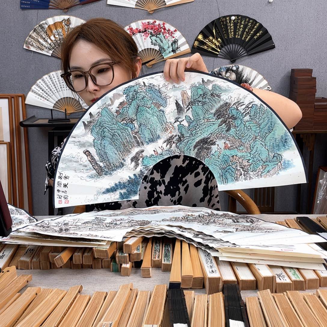 国画i***?10寸黑檀-纯手绘-文玩扇骨（默认粘好）