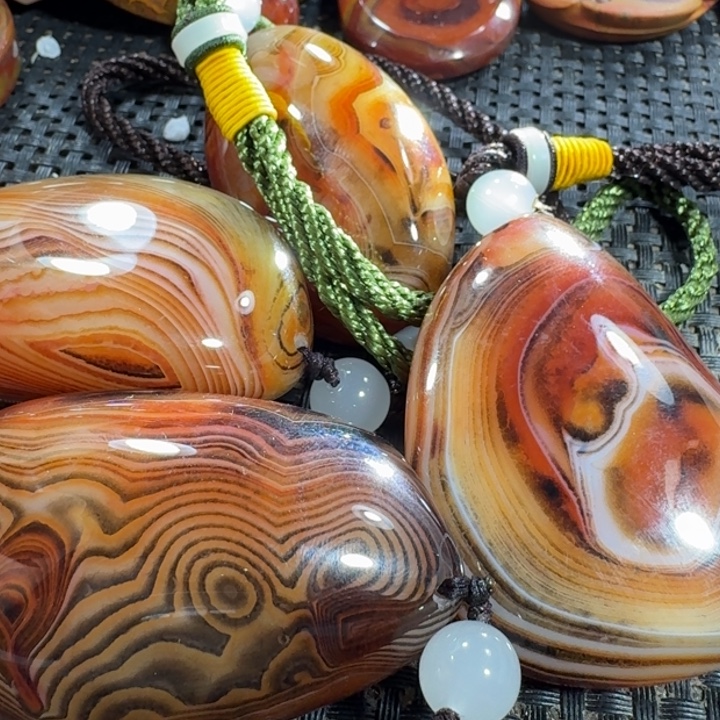 温***3玛瑙/玉髓未镶嵌颈饰