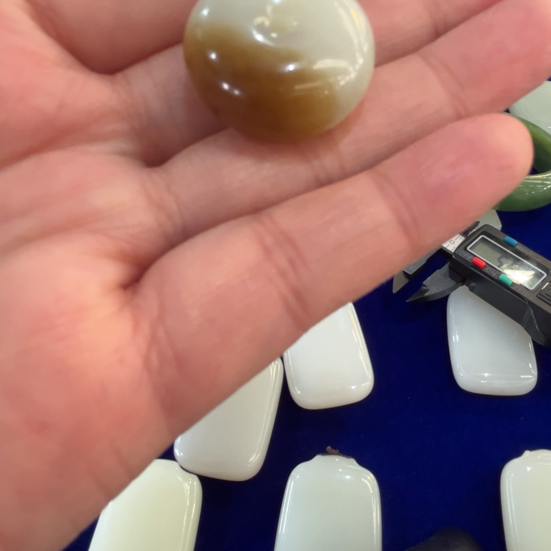 和田玉（糖玉）未镶嵌车挂