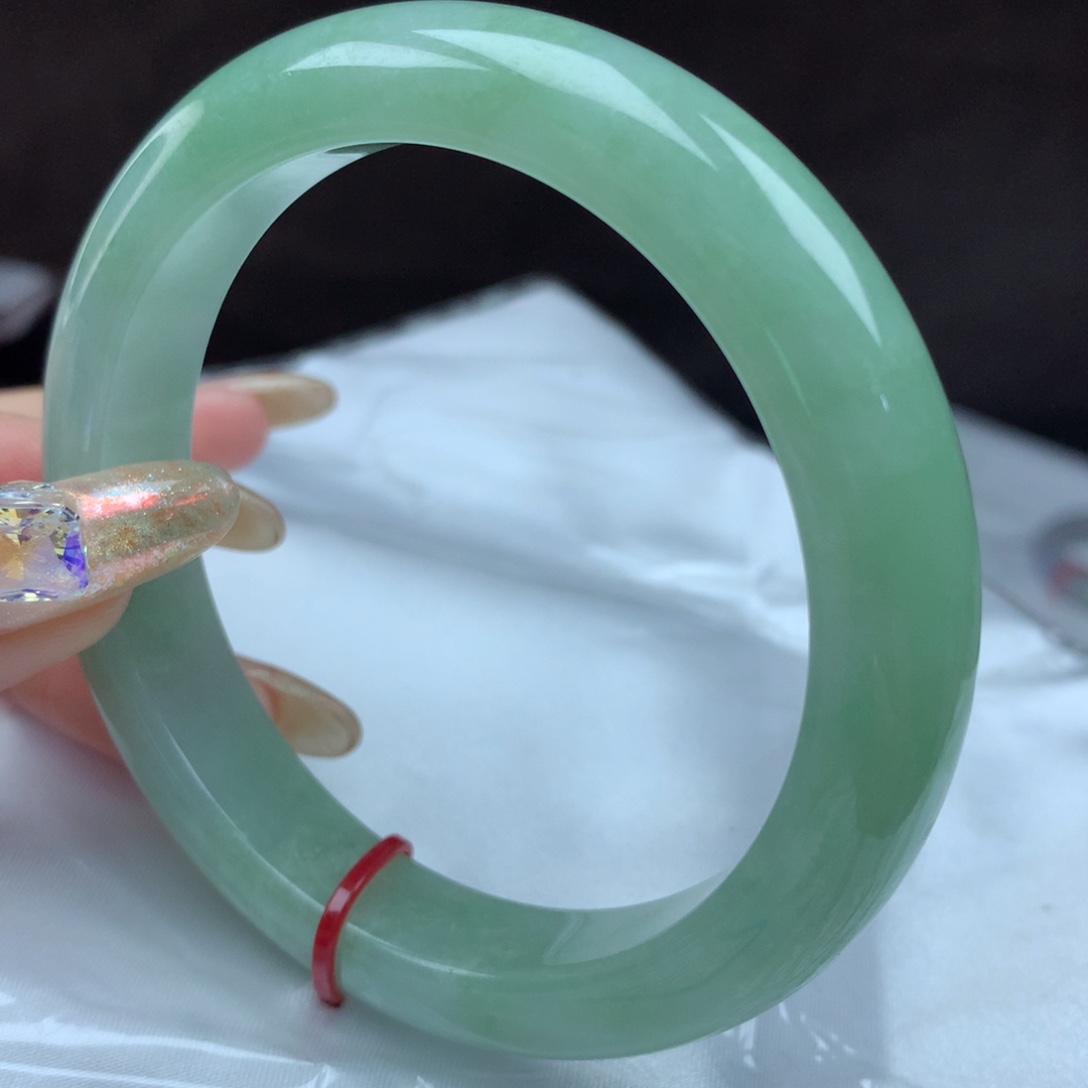 翡翠手镯未镶嵌美****色96044，62圈