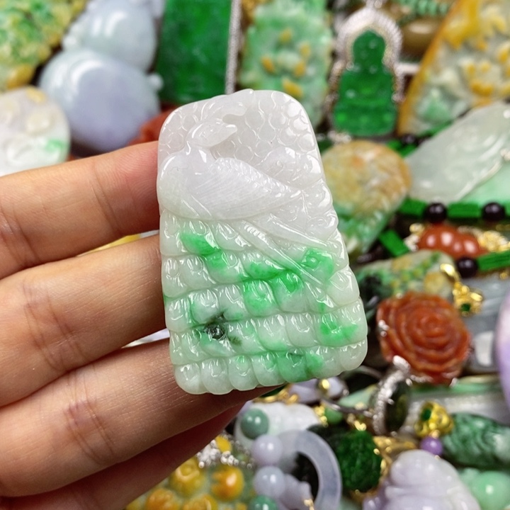 翡翠未镶嵌吊坠(赠链)