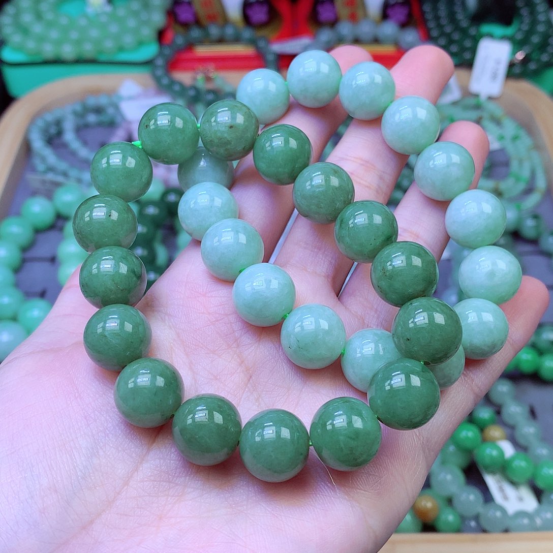 毛衣链未镶嵌翡翠阿***?