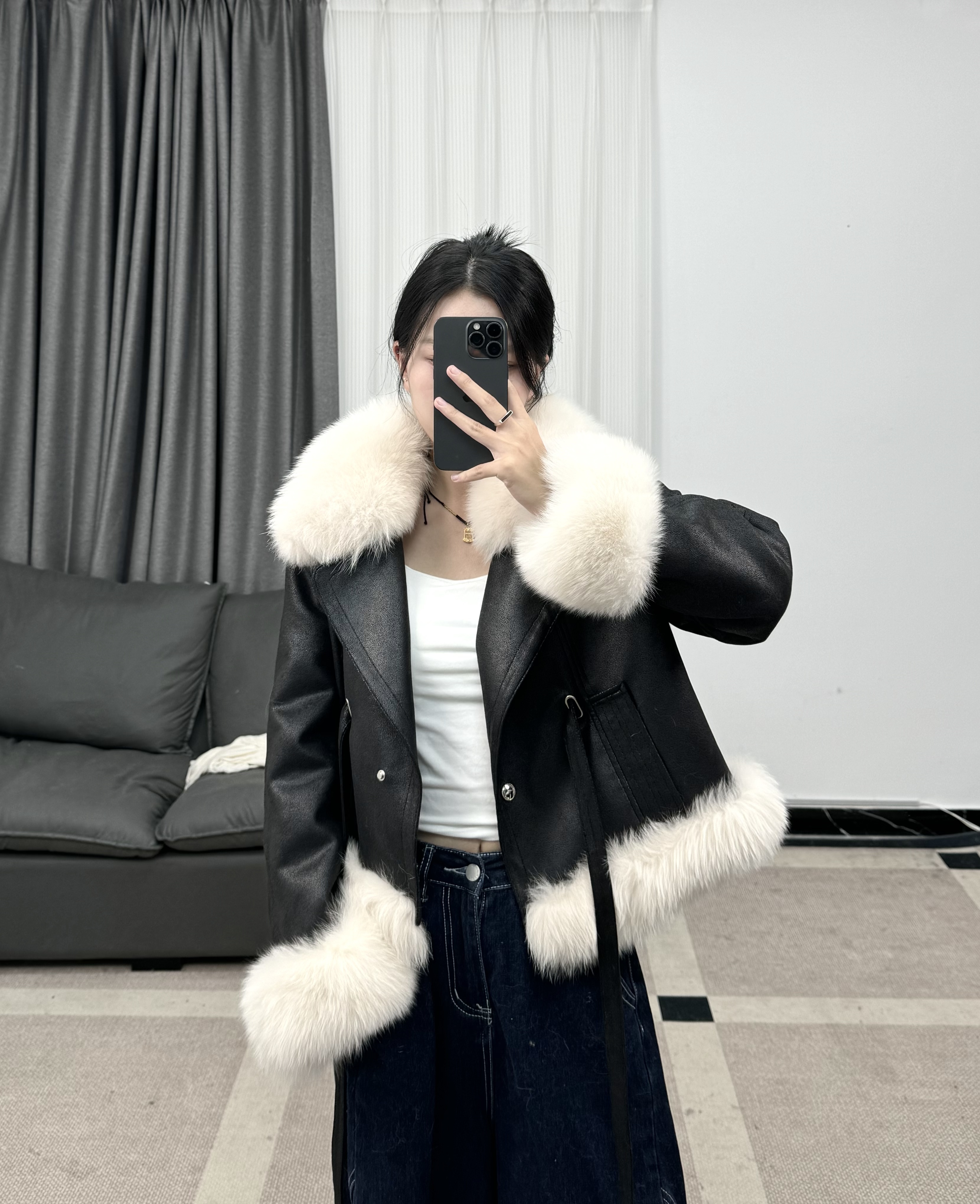秋冬短外套冬季女短款外套宽松型翻领常规款狐狸毛领网红时尚女士