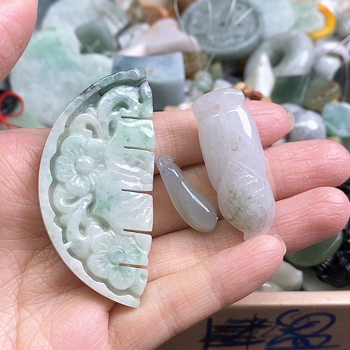 y***英翡翠未镶嵌颈饰天然翡翠