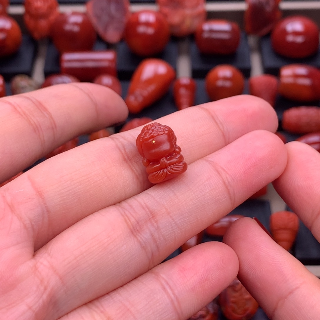 南红玛瑙未镶嵌原矿无相佛9.3mm
