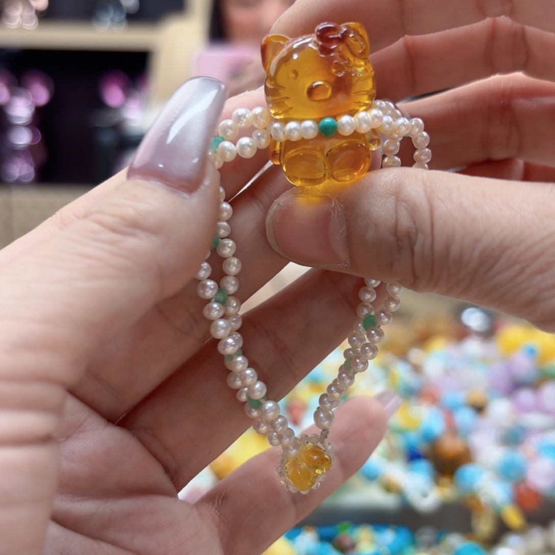 琥珀未镶嵌颈饰琥珀