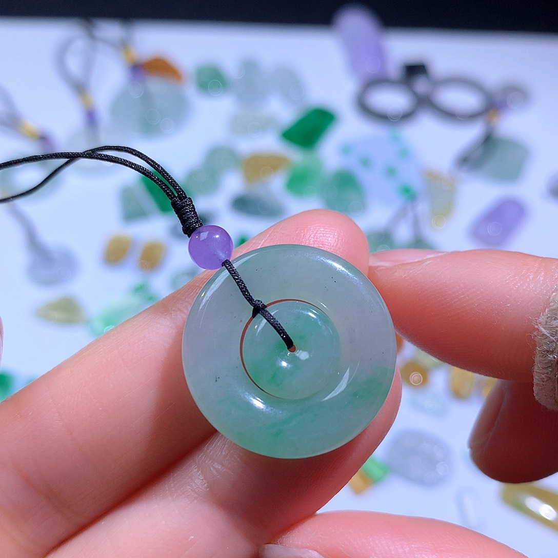 翡翠颈饰未镶嵌子母扣