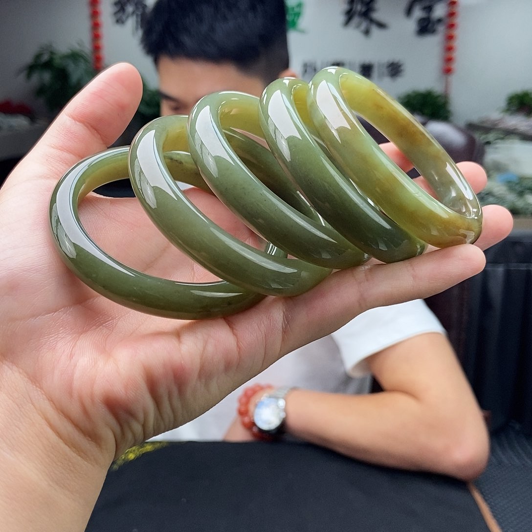 和田玉手镯未镶嵌50-61颜色多样性发拍一发一
